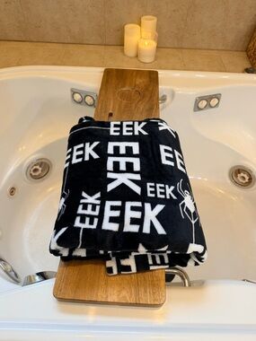 Soft fleece target throw blanket 50”x60”